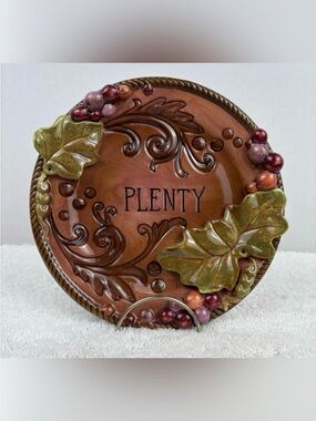NWT Grasslands Road “PLENTY” Grape Decor Plate Featuring Raised Leaves & Grapes